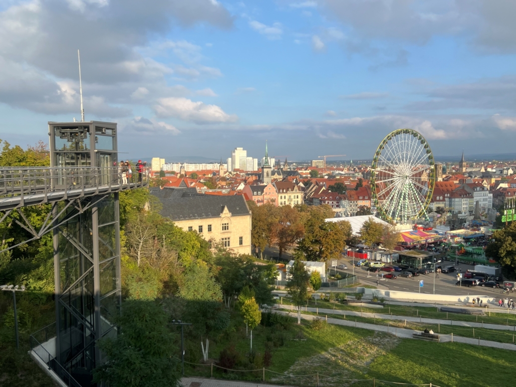 Blick von der Zitadelle Petersberg auf den Domplatz Erfurt. Unsere Kinder haben gestaunt.