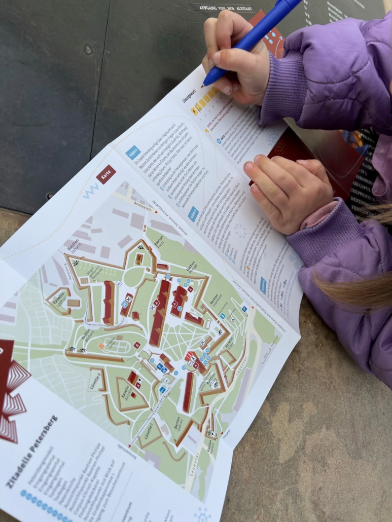 Bei der Kinderralley auf der Zitadelle Petersberg gibt es für Familien einiges zu entdecken.